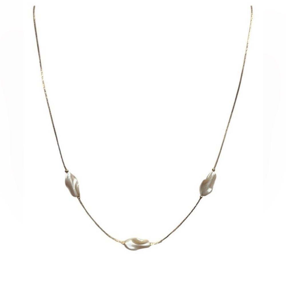 Vintage Gold-Tone Faux Pearl Necklace — Classic & Minimalist